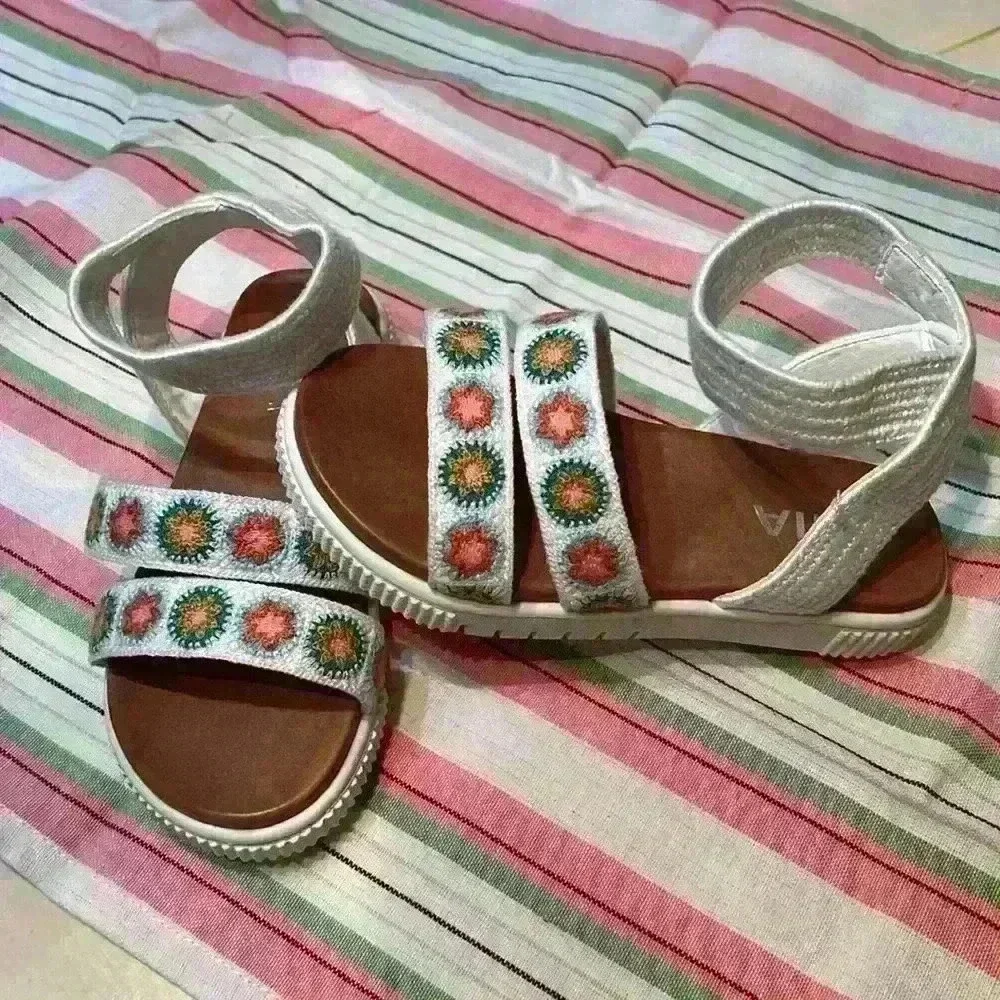 MINI MIA Childs size 10 sandal white with decoration straps NWT